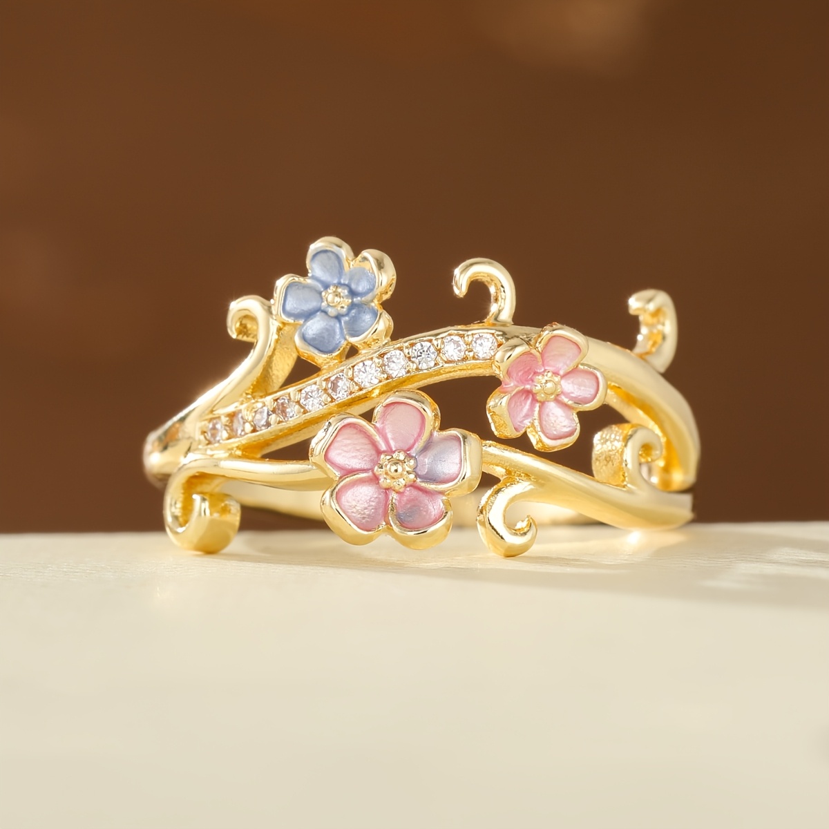 Women's French Retro Style Three-Color Floral Statement Ring